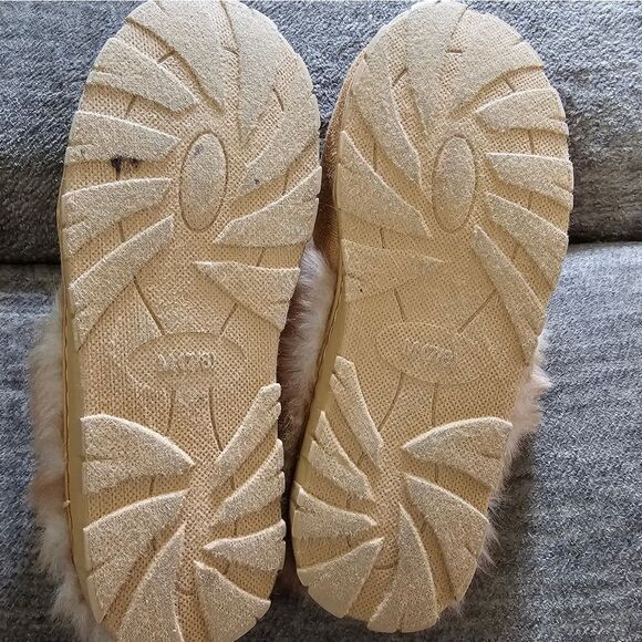 Cute and comfy ladies slippers size 7/8 - Picture 7 of 7